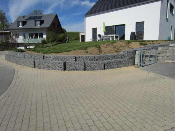 Gabionen mit Basalt Bruchsteine